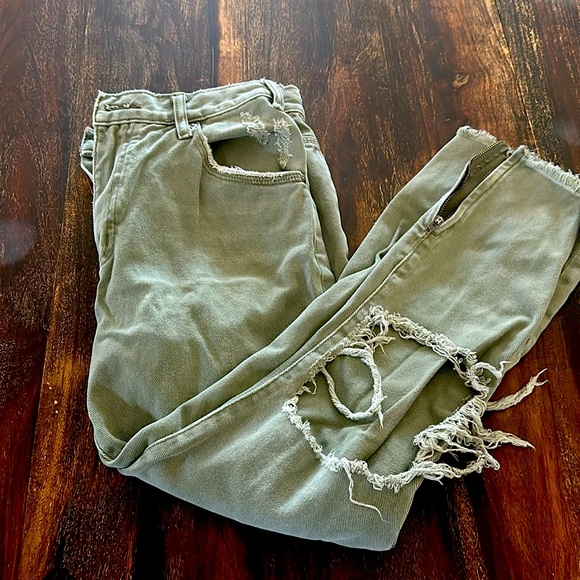 One X teaspoon jeans! Super cute olive green jeans ✨ - Picture 4 of 11